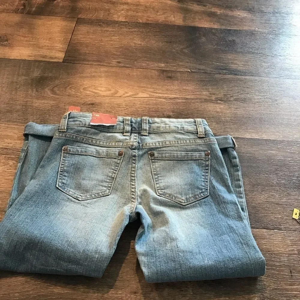 Arizona Jeans Cropped Light Wash 7 Regular NWT